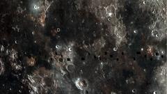 La faccia colorata della Luna